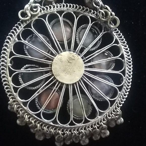 Multi Colored Jade Necklace. - Picture 3 of 8